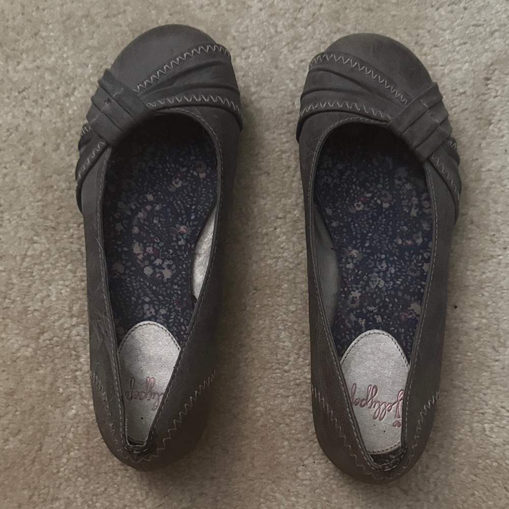 Jellypop Women's Charcoal Flats with Zigzag Stitching